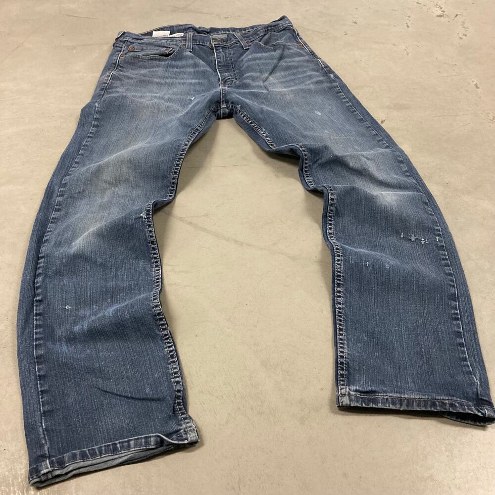 Relaxed fit thrashed Levi’s 559 jeans 33x32